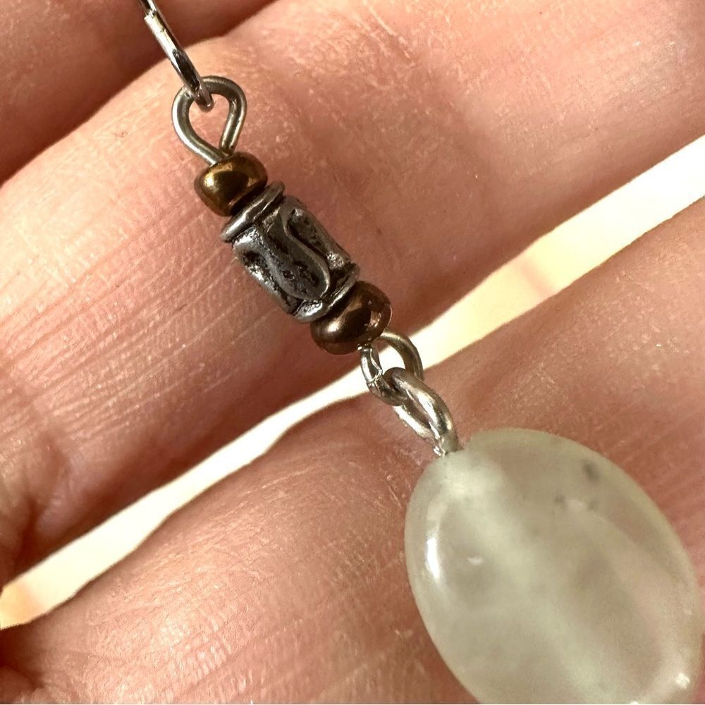 Green Quartz silver tone earrings - Picture 3 of 5